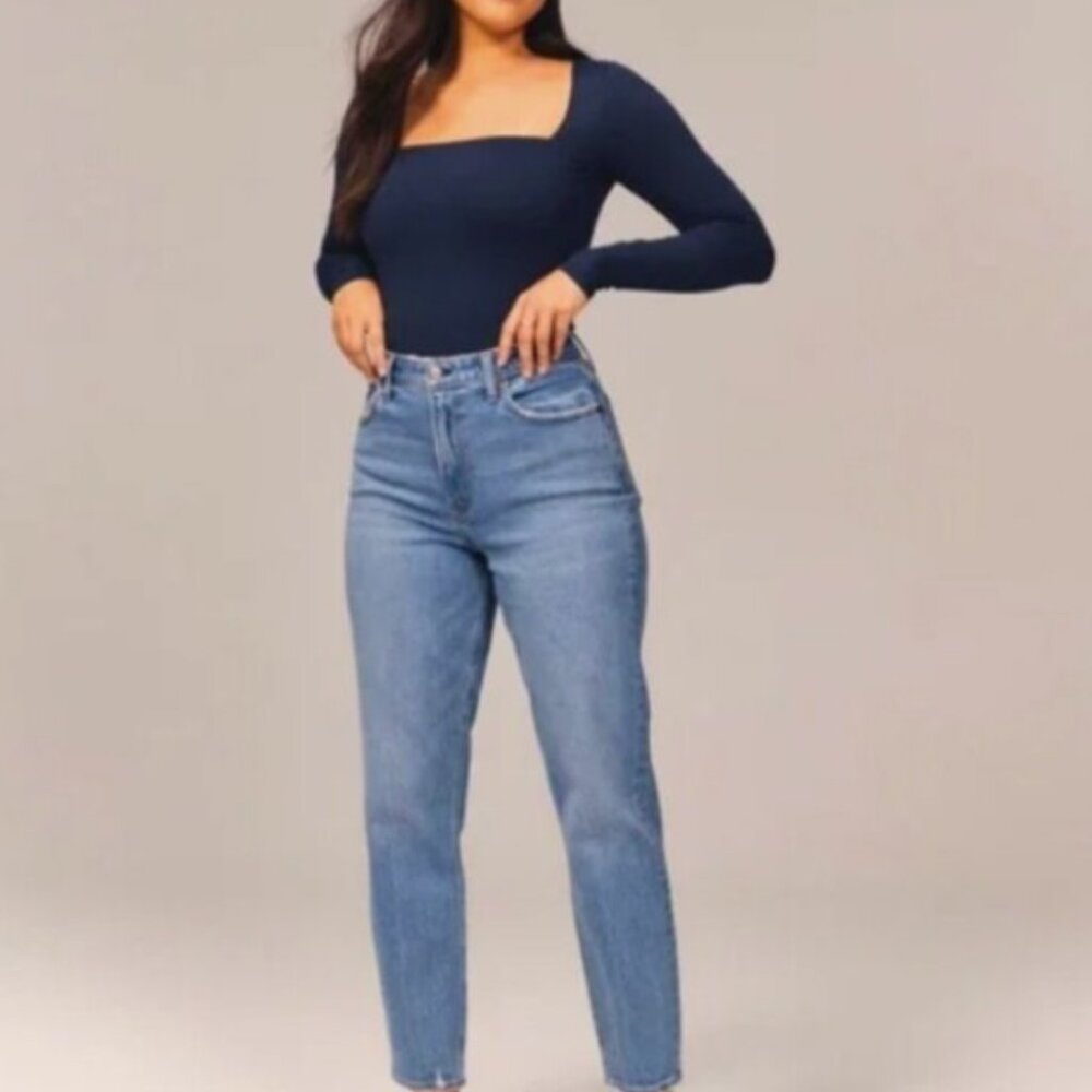 ABERCROMBIE & FITCH High Rise Mom Jean Light Wash EUC Size 8 XS/ 29